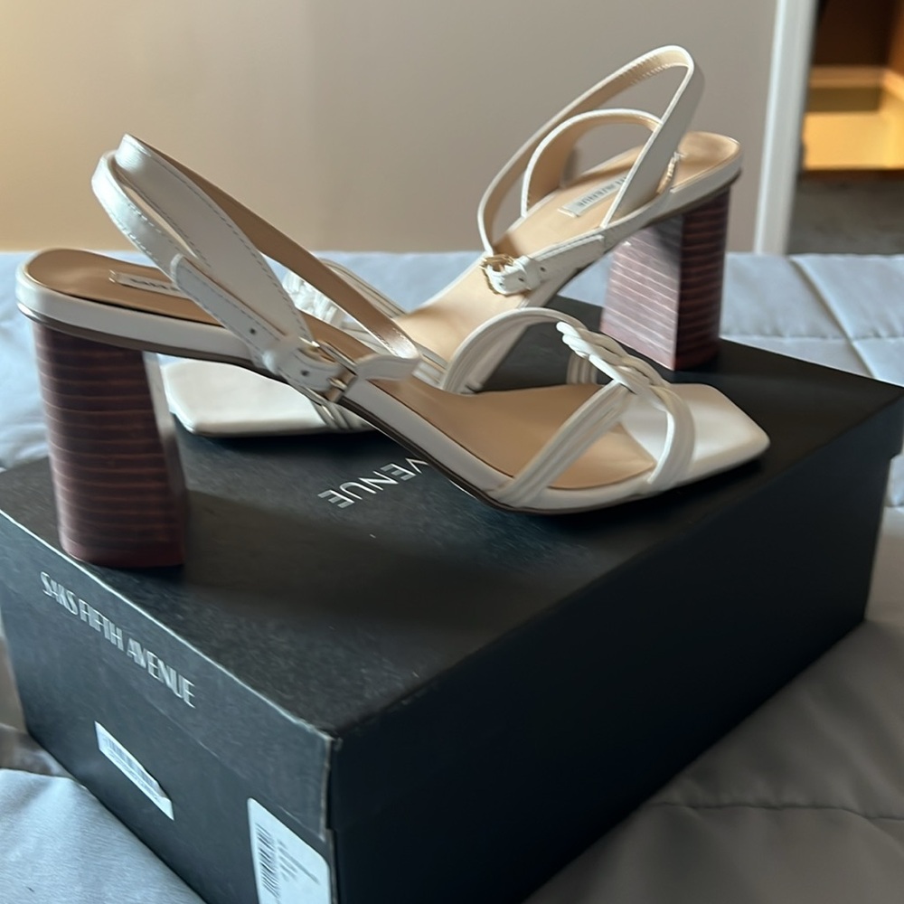 NWT Saks fifth Avenue Helen White heeled open till ankle strap sandal size 10